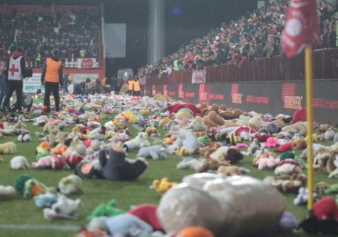 Bosna Hersek’te Oynanan Maçta Türkiye’deki Depremzede Çocuklara Destek