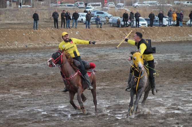 Bu Kez Atlar Depremzede Aileler Ve Çocuklar İçin Dörtnala Koştular