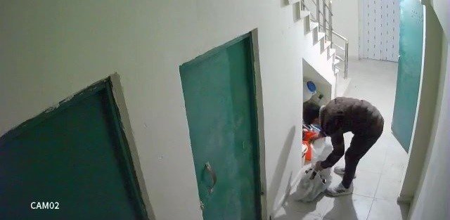 Girdiği Apartmanda Eline Ne Geldiyse Çalarak Kayıplara Karıştı