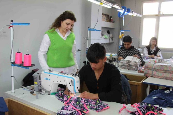 Devlet Desteğiyle Tekstil Atölyesi Kurdu, Hedefi 100 Kişiye İstihdam Sağlamak