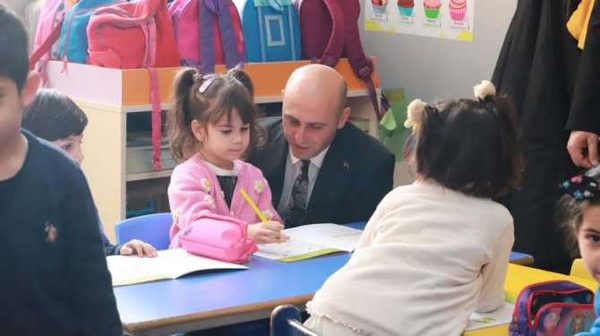 Kaymakam Ekinci, Depremzede Öğrencileri Ziyaret Etti