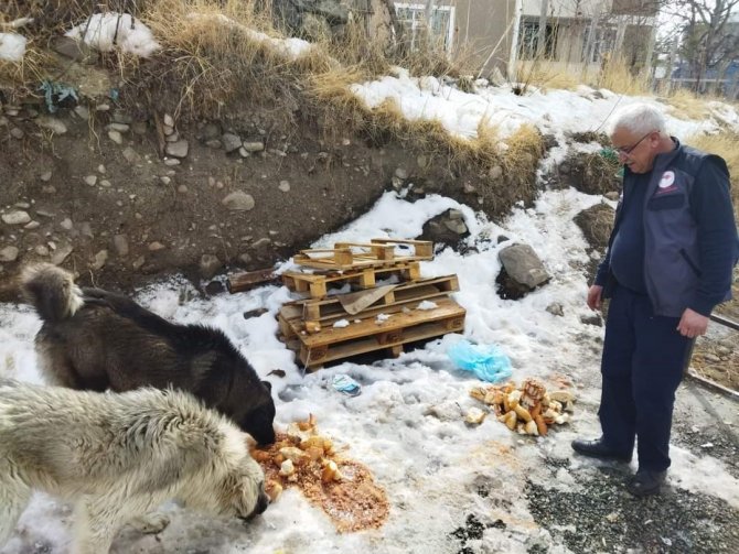 Şenkaya’da Kamu Görevlilerinden Örnek Davranış