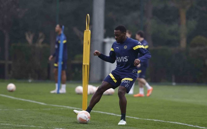 Fenerbahçe, Sevilla Maçı Hazırlıklarına Başladı