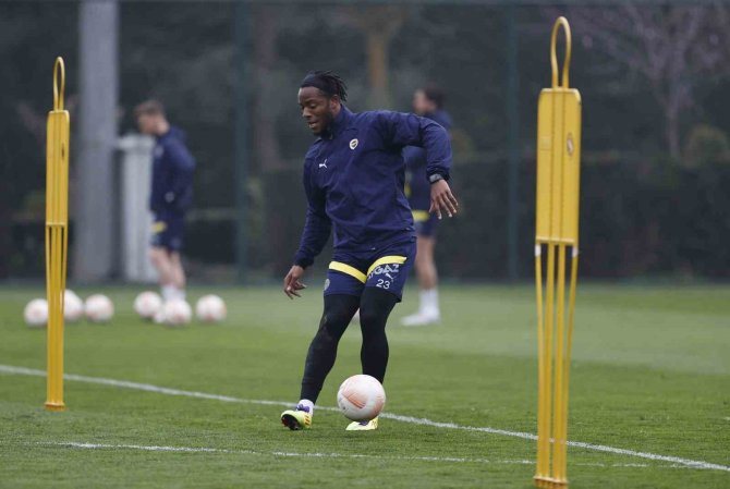 Fenerbahçe, Sevilla Maçı Hazırlıklarına Başladı