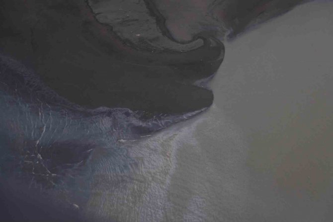 Filipinler Açıklarındaki Akaryakıt Sızıntısı Kıyıya Ulaştı