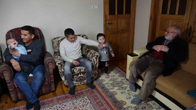 Trabzon Özbek Depremzede Aileye Yuva Oldu