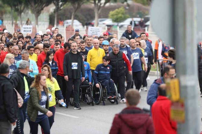 Bakan Kasapoğlu, 18. Antalya Maratonu’ndaki Farkındalık Koşusuna Katıldı