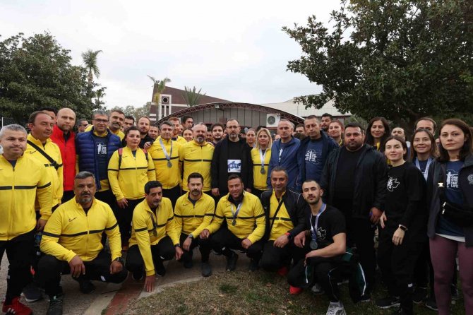 Bakan Kasapoğlu, 18. Antalya Maratonu’ndaki Farkındalık Koşusuna Katıldı