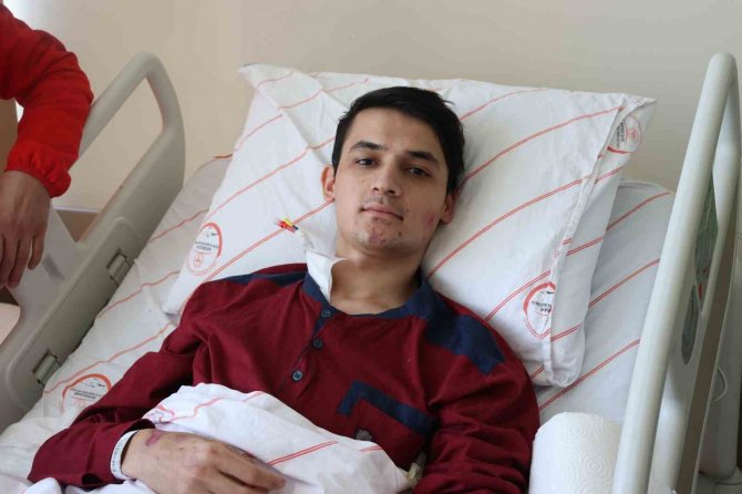 Ebrar Sitesi’nde Dehşeti Yaşayan Depremzede O Anları Anlattı: "Kendimi 3-4 Saniye İçerisinde Enkaz Altında Buldum”