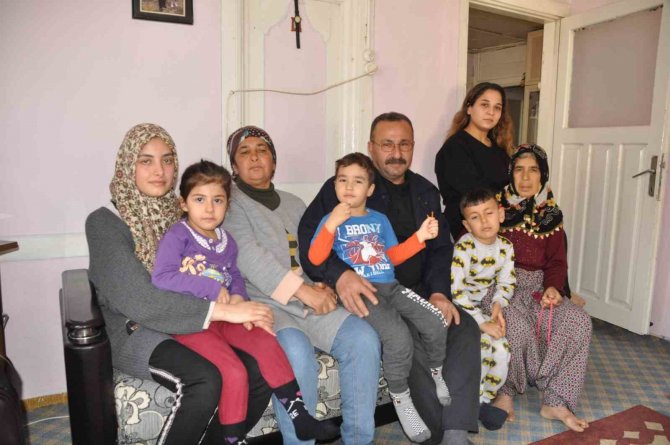 Depremde Yaşadığı Zor Anları Bu Sözlerle Anlattı: "Bizi Binadan İlahi Güç Çıkardı"