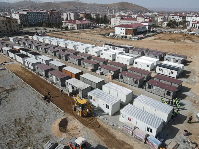 Tedavi Gören Bağımlılar Deprem Bölgesinde Yara Sarıyor