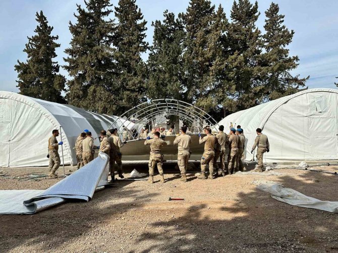 Jandarma’dan Deprem Bölgesine Çadır Toptancılar Hali