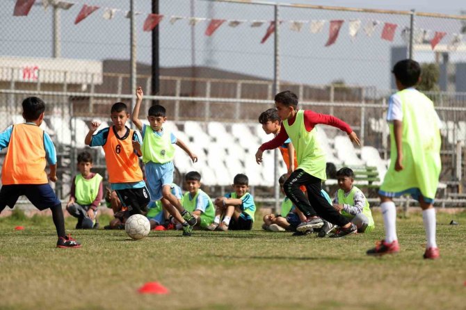 Seyhan’da Spor Okulları Kaldığı Yerden Devam Ediyor