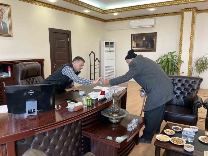 Umre Parasını Kendi Gibi Depremzedeler İçin Bağışladı