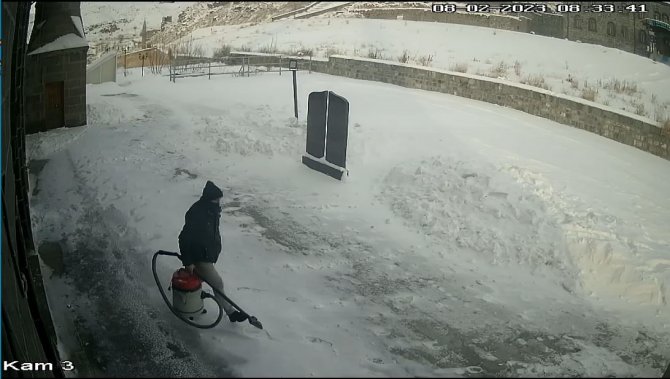 Kars’ta Camilerin Ses Sistemlerini Çalan Hırsız Önce Kameralara Sonra Polise Yakalandı