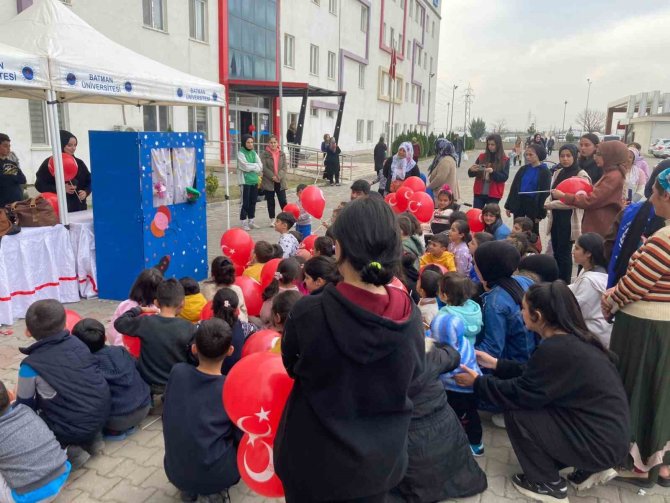 Batman Üniversitesinden Depremden Etkilenen Çocuklara Moral Etkinliği