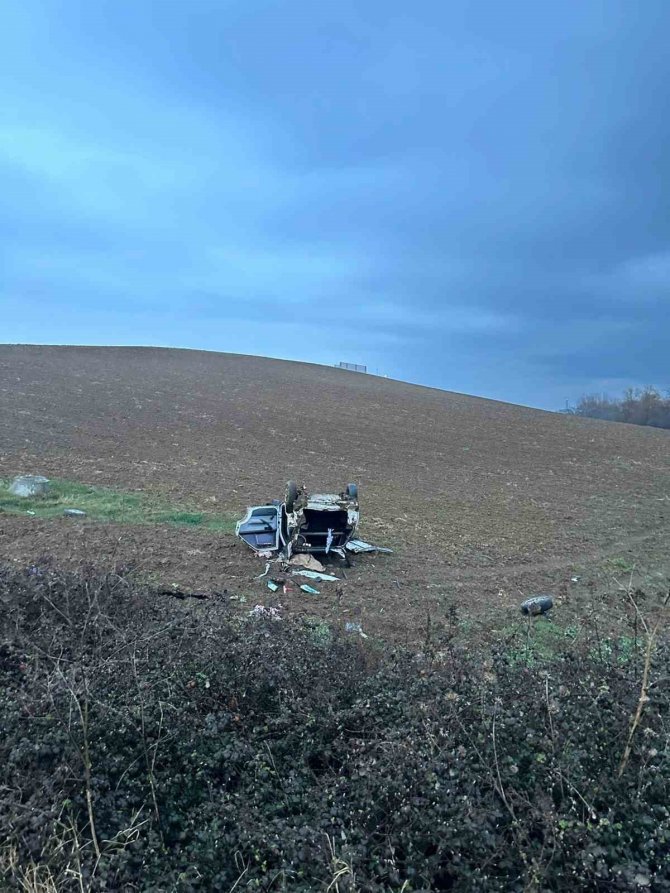 Tekirdağ’da Otomobil Tarlaya Uçtu: 2 Yaralı