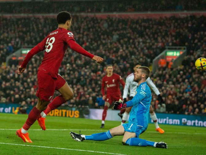 Liverpool, Manchester United’a Gol Oldu Yağdı