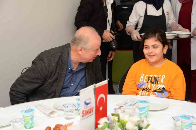 Başkan Yardımcısı Mahmut Fındık Depremzede Öğrenciler Ve Aileleriyle Bir Araya Geldi