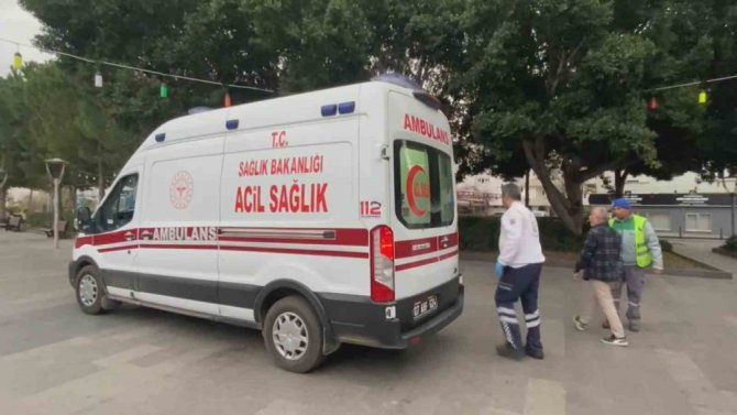 Trafiğe Kapalı Parkta Temizlik İşçisine Çarpıp Kaçtı