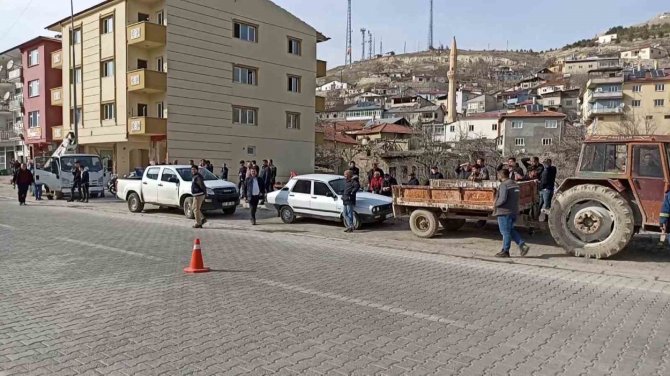 Gürün’de Deprem Sonrası Hasar Gören Binaların Yıkımına Başlandı