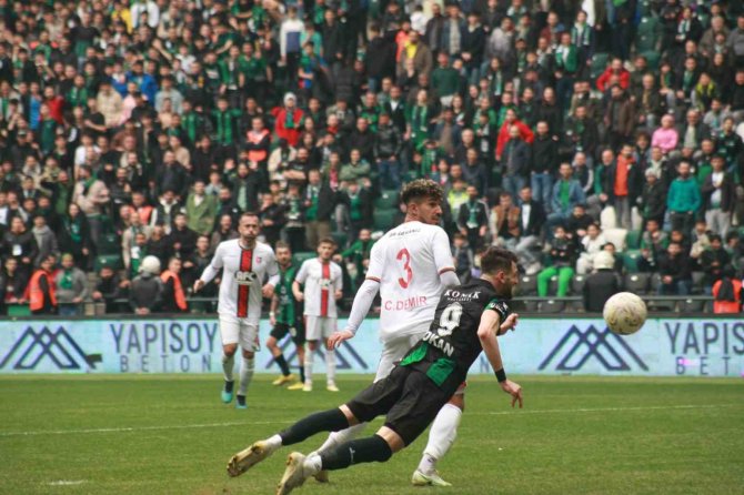 Tff 2. Lig: Kocaelispor: 3 - Uşakspor: 0