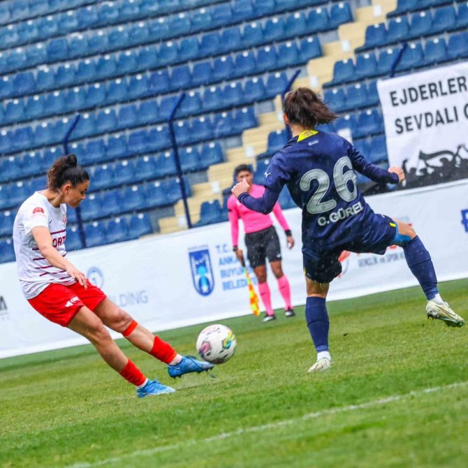 Turkcell Kadın Futbol Süper Ligi: Ankara Büyükşehir Belediyesi Fomget: 1 - Fenerbahçe: 0