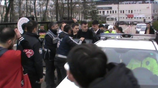 Amatör Maçta Taraftarı Polisler Ayırdı