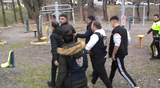 Amatör Maçta Taraftarı Polisler Ayırdı