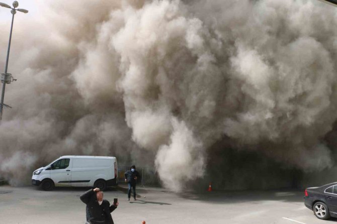 89 Kişinin Öldüğü İş Merkezi Bir Dokunuşta Yıkıldı