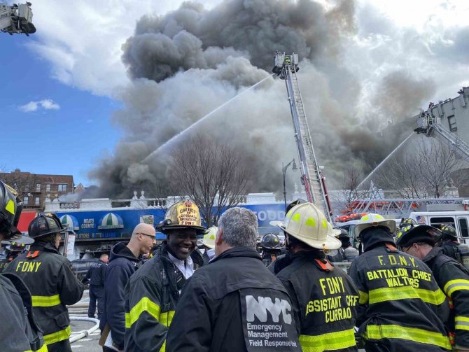 New York’ta Süpermarkette Yangın: 7 Yaralı