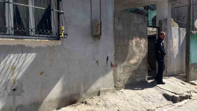 Adana’da Bir Kişi Evinde Öldürülmüş Halde Bulundu