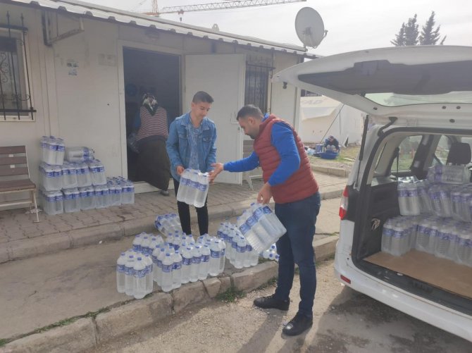 Adıyaman Belediyesi’nden Çadırlarda Kalan Ailelere İçme Suyu