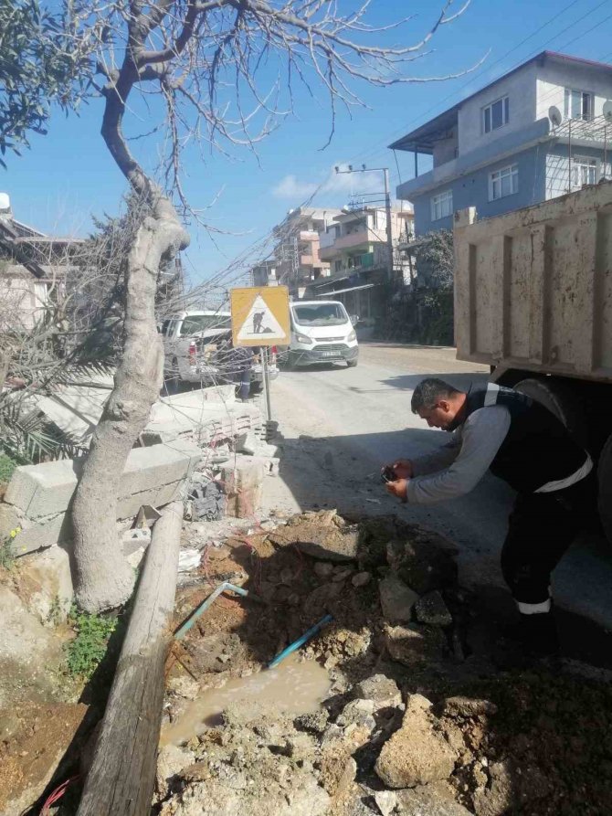 İ̇l Özel İ̇daresi Ekiplerinin Afet Bölgesindeki Çalışmaları Sürüyor