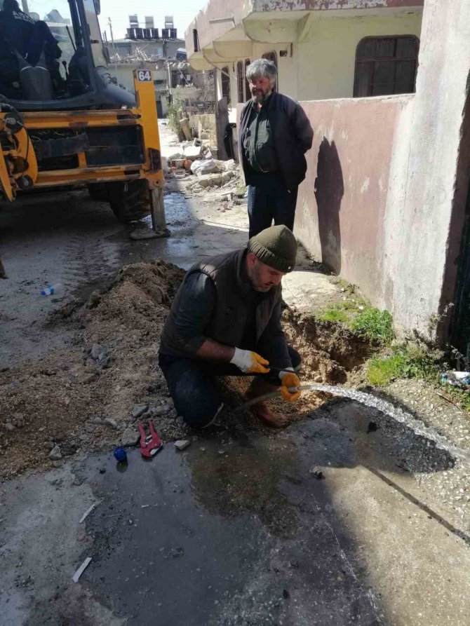 İ̇l Özel İ̇daresi Ekiplerinin Afet Bölgesindeki Çalışmaları Sürüyor