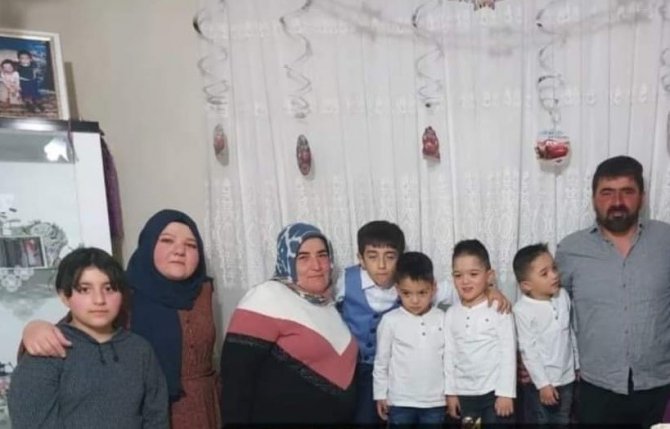 Bu Fotoğraftaki Üçüzlerle Birlikte 10 Kişinin Hayalleri Yarım Kaldı