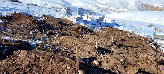 Bu Fotoğraftaki Üçüzlerle Birlikte 10 Kişinin Hayalleri Yarım Kaldı