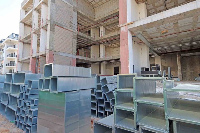 Alanya Belediyesi Oba Kapalı Spor Kompleksi Hızla Yükseliyor