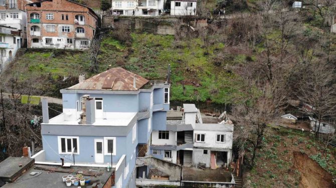 Heyelan Mağduru Artvin’in Borçka İlçesi Gündoğdu Mahallesi Sakinleri Sorunlarına Kalıcı Çözüm İstiyor