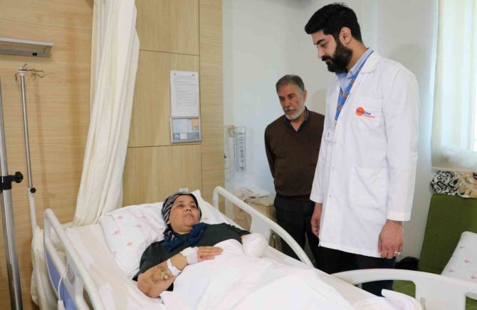 Eşi Ve 1 Evladını Depremde Kaybetti, Kendisinin De Sol Kolu Kesildi
