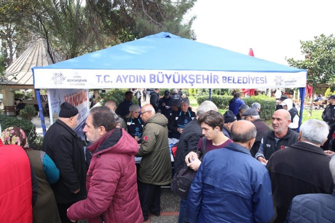 Aydın Büyükşehir Belediyesi Binlerce Vatandaşa Helva Hayrında Bulundu
