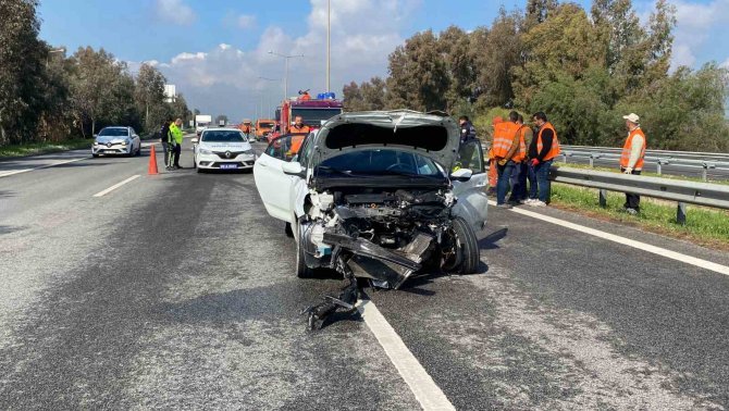 Kazaya Müdahale Eden Sağlıkçılara Otomobil Çarptı: 1 Ölü, 3 Yaralı