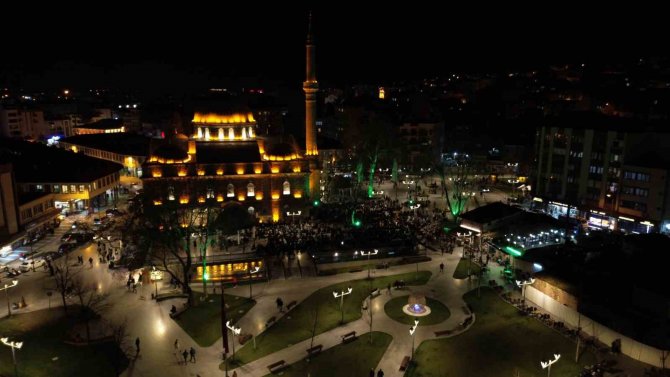 Balıkesirliler Berat Kandili’nde Camileri Doldurdu