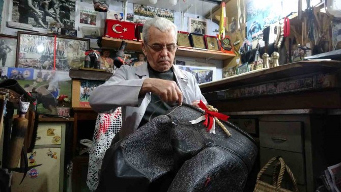 ’Yaşayan İ̇nsan Hazinesi’ İ̇rfan Usta Pehlivanlar İçin 67 Yıldır Kispet Dikiyor