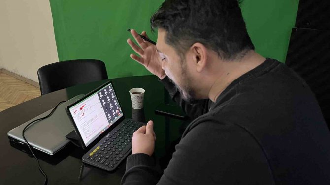 Depremzede Öğrenciler İçin Harekete Geçen Öğretmenler Ücretsiz Online Ders Vermeye Başladı