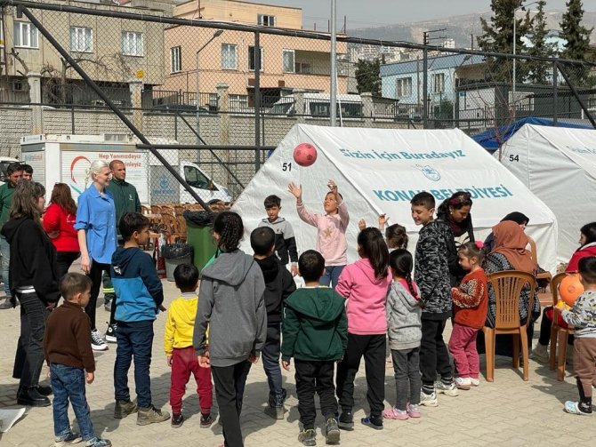 Başkan Subaşı, Çadır Kentlerde Depremzedelerle Buluştu
