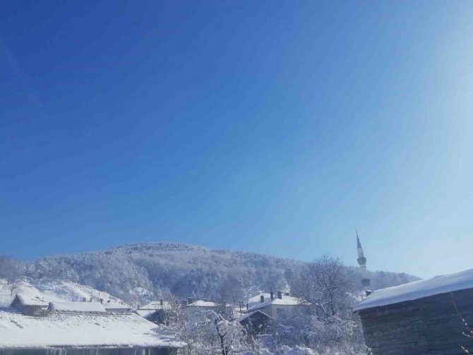 Bursa Keles’te Kar Yağışı Çiftçiyi Sevindirdi