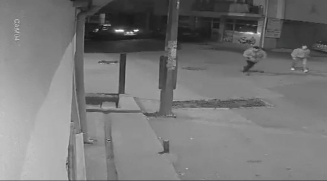 Duvara Böyle Çarptı, Otomobili Bırakıp Kaçtı