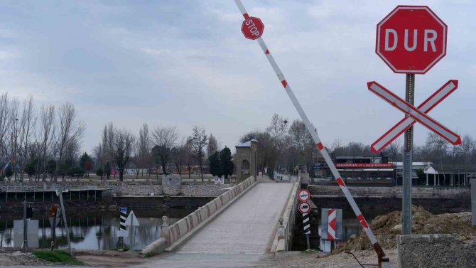 Tarihi Tunca Köprüsü 5 Gün Trafiğe Kapatıldı