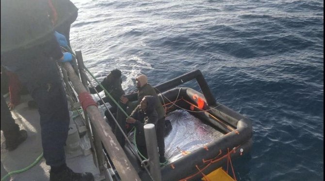 Yunan Unsurlarınca Ölüme Terk Edilen 82 Göçmen Kurtarıldı